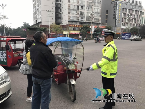 泸县交警联合多部门开展三轮车电动车交通违法集中整治行动(图1) 泸县交警联合多部门开展三轮车电动车交通违法集中整治行动(图1)