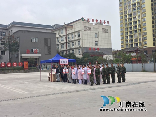 泸县政府消防队走进泸县中医院开展消防应急演练(图1)
