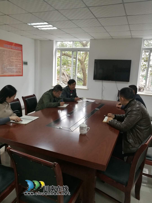 泸州东门口社区召开保护红嘴鸥志愿者座谈会