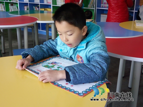 叙永正东中心校：绿色书吧成为学生午饭后“加餐”场所(图1)