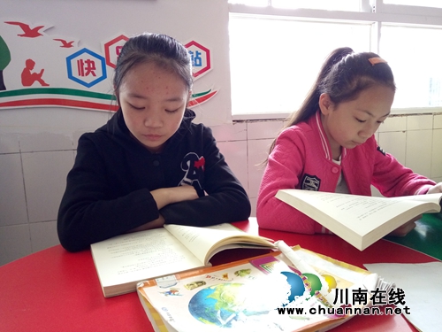 叙永正东中心校：绿色书吧成为学生午饭后“加餐”场所