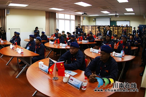 巴新要人警卫培训班在四川警察学院开班(图3) 巴新要人警卫培训班在四川警察学院开班(图3)