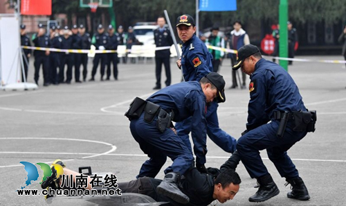 省公安第四届教官教学技能大比武在警院举行(图2) 省公安第四届教官教学技能大比武在警院举行(图2)