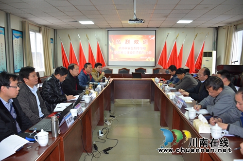 泸州市安监局率专家组到威鑫煤业开展煤矿隐患整改“回头看”专项检查(图2) 泸州市安监局率专家组到威鑫煤业开展煤矿隐患整改“回头看”专项检查(图2)