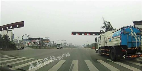 内江隆昌环卫车不挂牌?交警称“整改未果”(图1) 内江隆昌环卫车不挂牌?交警称“整改未果”(图1)