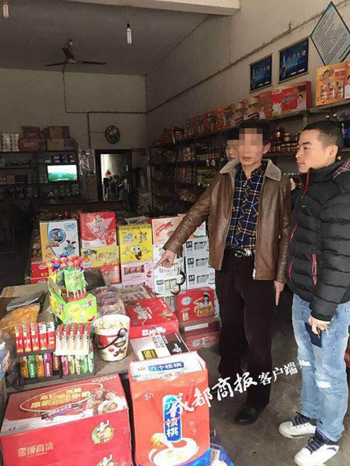 宜宾男子谎称儿子结婚赊烟赊酒 被民警抓获(图1) 宜宾男子谎称儿子结婚赊烟赊酒 被民警抓获(图1)