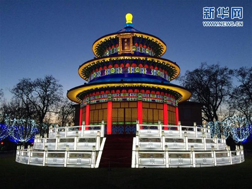 传播中华传统文化&nbsp;自贡彩灯闪耀法国(图2)