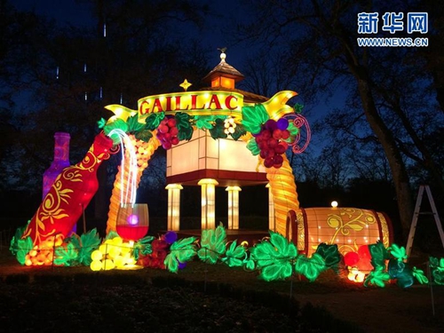 传播中华传统文化&nbsp;自贡彩灯闪耀法国(图4)