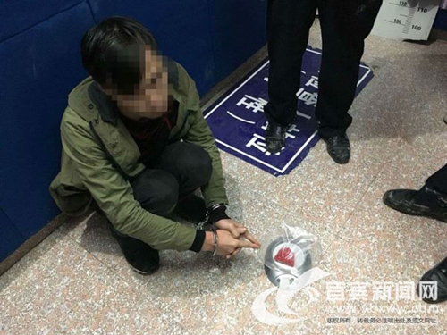 毒贩买毒品藏汽车天窗&nbsp;途经宜宾兴文被查获