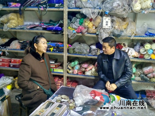 泸县副县长宋军率民警到嘉明镇开展“千警进万家”走访活动