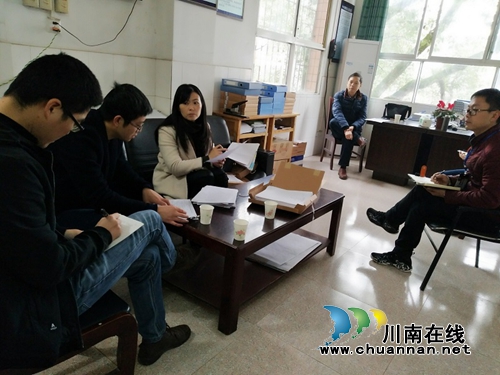 泸县教育局“依法治校标准化建设”工作督导组到百和镇检查工作
