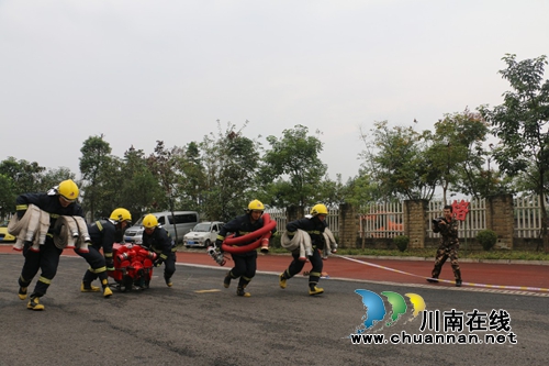 泸县政府消防队获全市专职消防队实战化比武竞赛团体第一(图1)