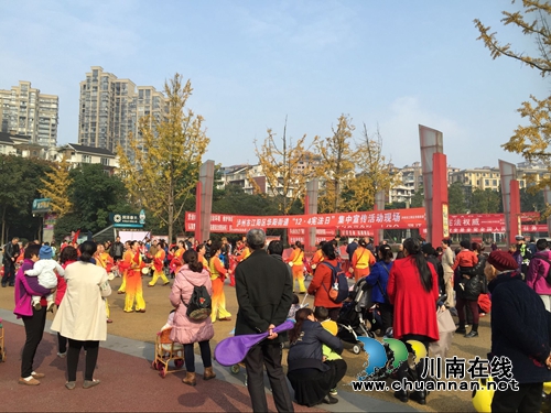 泸州华阳街道：集中开展“12.4”国家宪法日系列宣传活动(图1)
