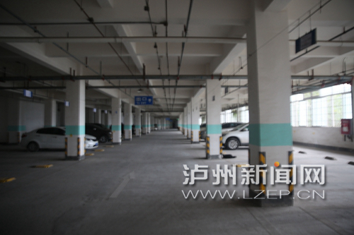 泸州小区车位租金“任性”涨&nbsp;业主停到小区外(图1)