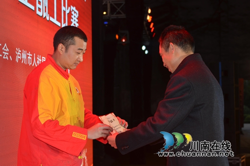 泸州上甑工技能大赛开赛&nbsp;24名酿酒高手大比武(图6)