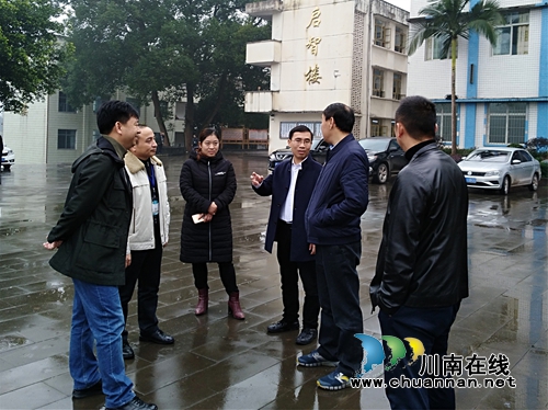 合江九支中学接受脱贫摘帽“标准中心校”达标验收