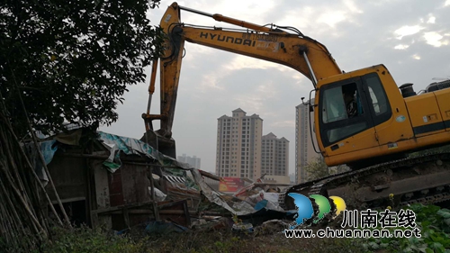 莲花池街道：违法建设整治在路上，城管中队在行动(图1)