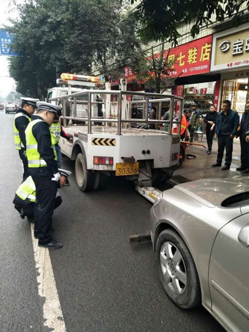 宜宾筠连交警大队开展“静态秩序整治”行动扎实推进“治乱缓堵”系列行动