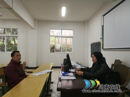 威鑫煤业女工协管员到连队开展一对一谈心活动