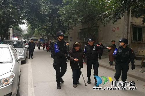 泸县：老人买药途中迷路&nbsp;巡警救助送其回家