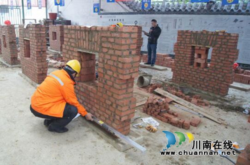 泸州:22高手聚集“建筑师摇篮”比拼砌筑绝技(图3) 泸州:22高手聚集“建筑师摇篮”比拼砌筑绝技(图3)