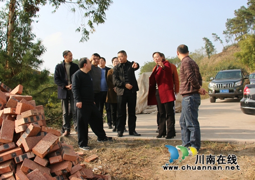 薛学深到泸县潮河镇调研基础建设及脱贫攻坚工作(图1) 薛学深到泸县潮河镇调研基础建设及脱贫攻坚工作(图1)