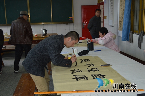 泸县玉蟾街道开展传承“好家风·好家训”现场书写比赛活动