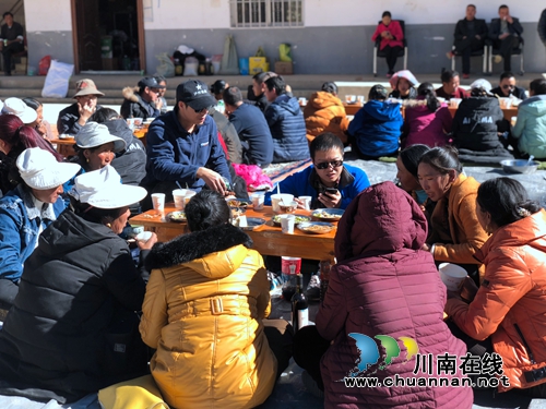 泸州援助乡城工作队到则鲁村开展结对帮扶活动(图2)