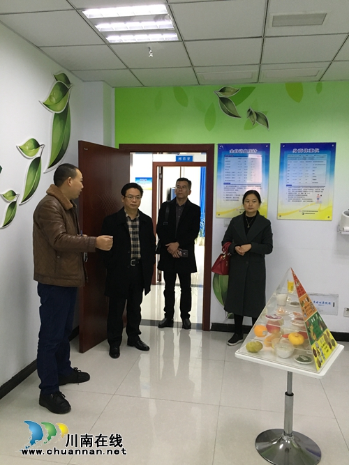 泸州市残联理事长邹勇调研龙马潭区残疾人居家托养工作(图1) 泸州市残联理事长邹勇调研龙马潭区残疾人居家托养工作(图1)