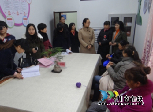 市妇联副主席刘斌到特兴镇桐兴村验收市级妇女儿童之家（家长学校）示范点建设工作