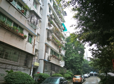内江公交式电梯走进老小区&nbsp;搭乘付费一次1元(图1)