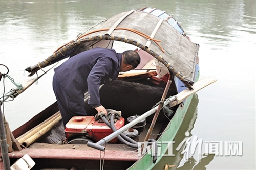 内江:重拳出击 对非法捕捞实行“零容忍”(图3) 内江:重拳出击 对非法捕捞实行“零容忍”(图3)