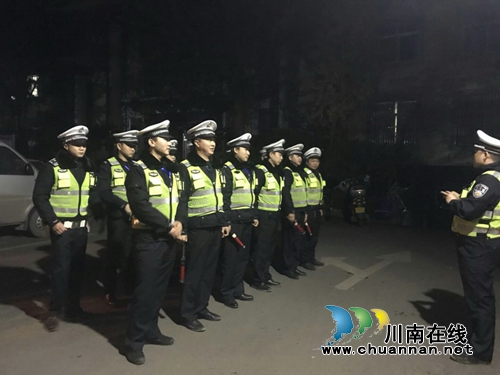 宜宾筠连交警:突击行动 夜查酒驾确保平安(图1) 宜宾筠连交警:突击行动 夜查酒驾确保平安(图1)