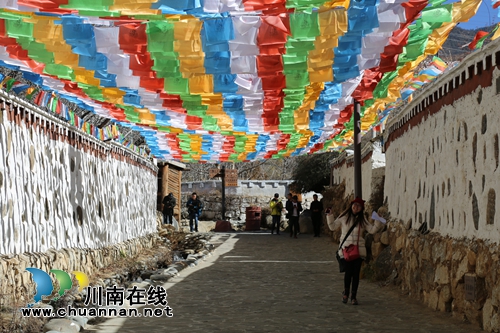 泸州援助&nbsp;乡城藏民吃上“旅游饭”(图6)