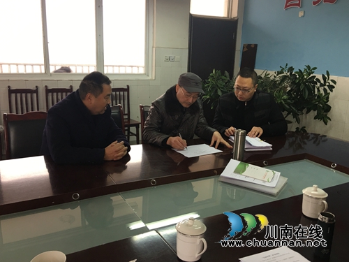 宜宾市“四大专项行动”暗访小组悄然走进罗龙实验小学