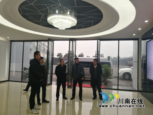 张正平一行到纳溪区检查指导群团中心工作(图2)