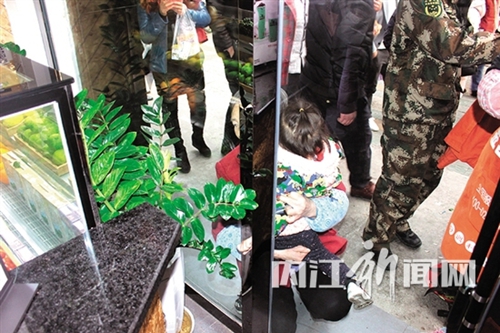 内江：玻璃门咬住女孩手&nbsp;消防官兵撬门施救