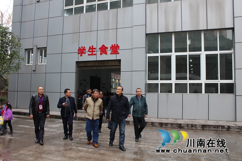 叙永县叙永镇中心校接受泸州市教育局校园安全交叉检查(图1)