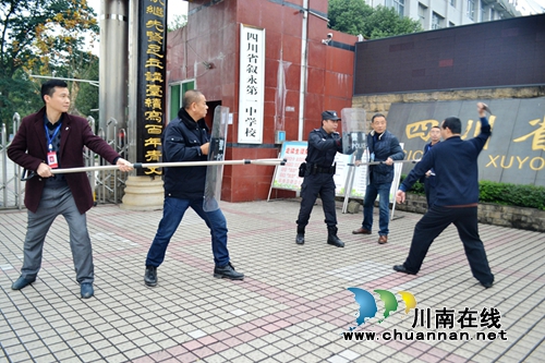 叙永一中、西城派出所联合开展反恐防暴演练活动(图3)