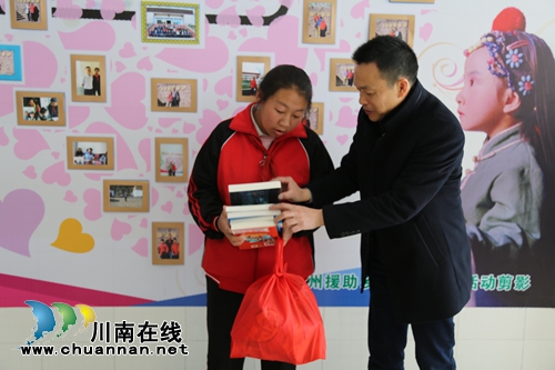 泸州援藏干部结对帮扶乡城儿童(图5) 泸州援藏干部结对帮扶乡城儿童(图5)