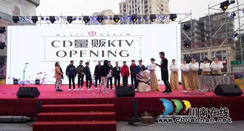 CD量贩KTV泸州店亮相,准备好歌喉来尽情唱(图4) CD量贩KTV泸州店亮相,准备好歌喉来尽情唱(图4)