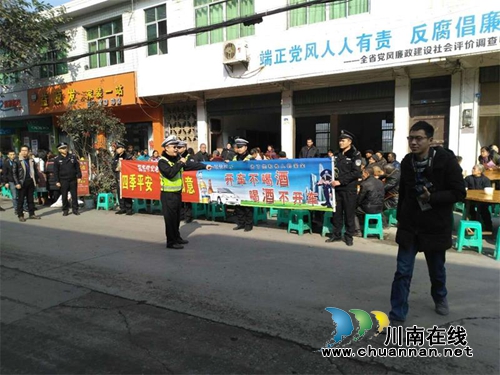 宜宾筠连交警大队：深入乡镇“红白事”现场开展交通安全宣传活动，助力“百日平安会战”
