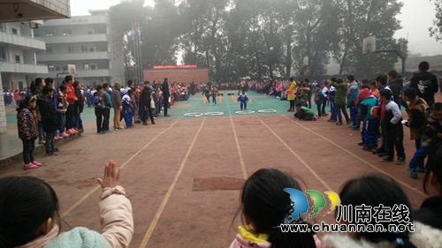 叙永县水尾镇中心小学举行2017秋“红领巾小健将”趣味运动会(图3)