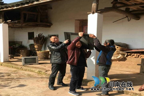 合江县司法局:持续开展精准扶贫捐赠活动(图1) 合江县司法局:持续开展精准扶贫捐赠活动(图1)