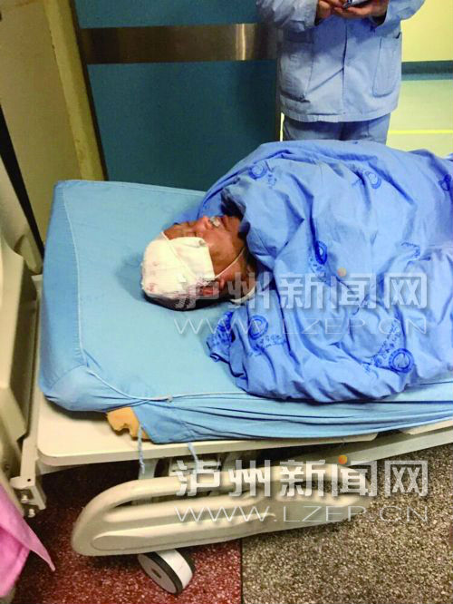迫于警方压力 泸州持刀抢劫的哥嫌疑人投案(图1) 迫于警方压力 泸州持刀抢劫的哥嫌疑人投案(图1)