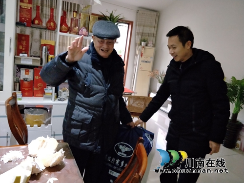 江阳区张坝街道开展慰问重点优抚对象活动