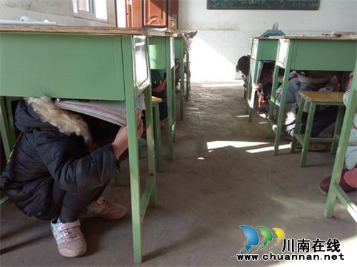 泸州市叙永县分水镇兴隆村小学开展&nbsp;师生地震避险和紧急疏散演练活动(图1)
