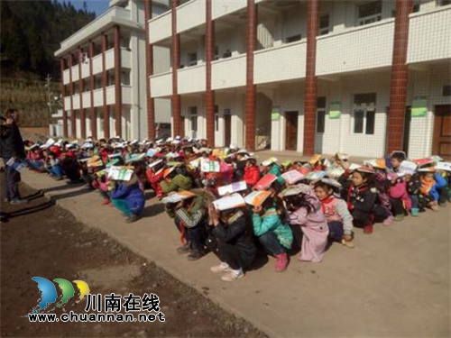 泸州市叙永县分水镇兴隆村小学开展&nbsp;师生地震避险和紧急疏散演练活动
