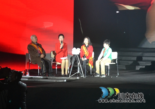 江阳区举行创建全国文明城市表扬大会(图8)
