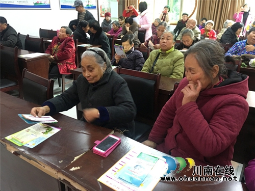 莲花池社区卫生服务中心走进羊大山社区开展健康讲座